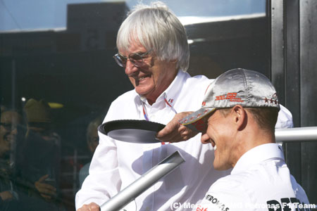 F1ボス、うっかりシューマッハ引退をばらす