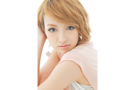 レッドブルのカートイベントにアッキーナ＆ウェバー登場