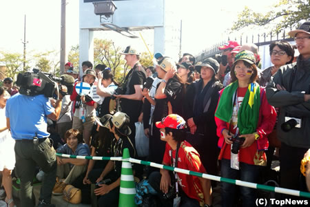 F1日本GP決勝、可夢偉の3番手スタートに朝から大盛り上がり