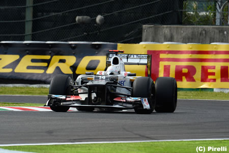 ピレリ「3番グリッドの可夢偉を祝福する」