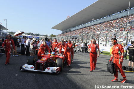 コンマ8秒遅くてもタイトルを諦めないアロンソ