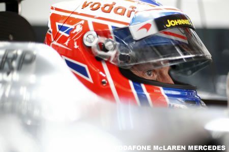 バトン「可夢偉が僕のクルマの右側に乗り上げてきた」