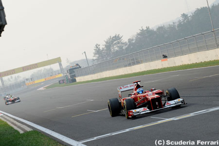 レッドブル、フェラーリのレース戦略を疑問視
