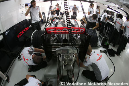 マクラーレン、蚊だらけのホテルを擁護