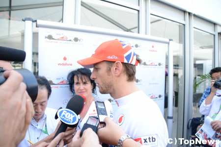 フリー1でトップに立ったバトン、会見の様子
