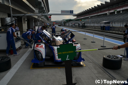 トヨタのタイヤ交換とドライバー交代同時作業＝WEC