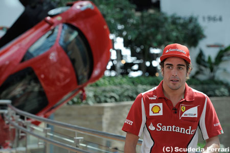 フェラーリとの確執は作り話とアロンソ