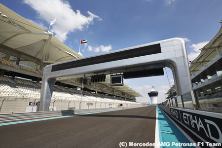 アブダビでF1若手ドライバーテストが開幕