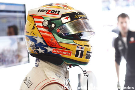 ハミルトン、ヘルメットに不適切なステッカー？