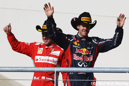 ベッテルかアロンソか、F1タイトル決定は最終戦で