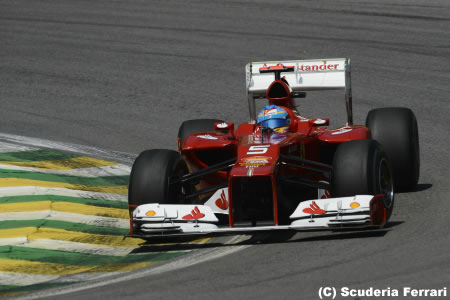 アロンソ「まだ白旗を上げるつもりはない」