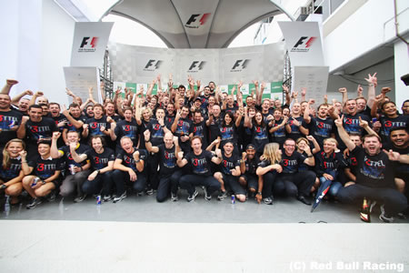 レッドブル、スタッフ全員に130万円の優勝ボーナス支給へ