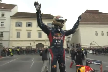 【動画】セバスチャン・ベッテル、レッドブルと縁の深いグラーツへ凱旋