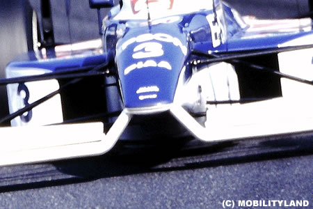 鈴鹿ファン感謝デー、中嶋悟がF1ティレル019でデモ走行