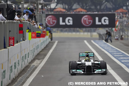 メルセデスAMG、クリスマス休暇返上の可能性も？