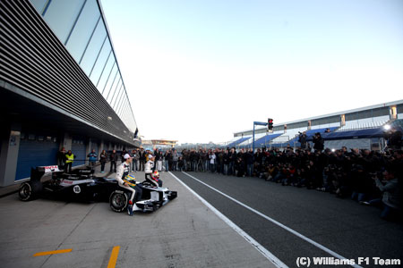 ウィリアムズとトロ・ロッソ、同日に新車発表