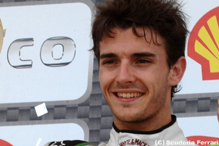 フォース・インディアの発表を待つビアンキ