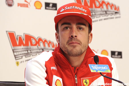 レッドブルの誘いを断り続けてきたアロンソ