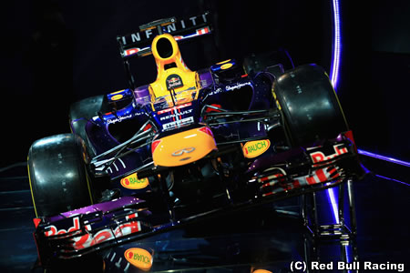 レッドブル2013年F1マシン実車にはノーズのすき間なし