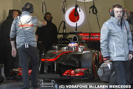 バトン、F1テスト初日トップに「正直僕もビックリ」