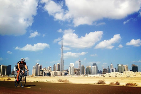 アロンソがケガ？　フェラーリは否定