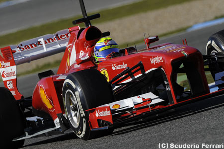 フェラーリの2013年F1マシンに注目するロズベルグ