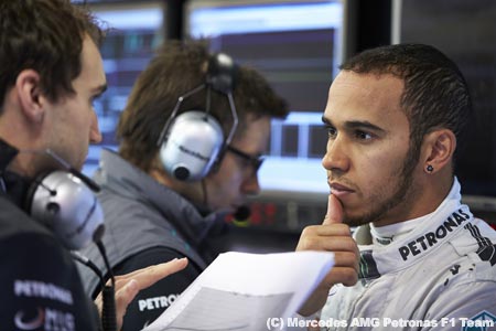 メルセデスAMGのほうがドライビングに集中できるとハミルトン