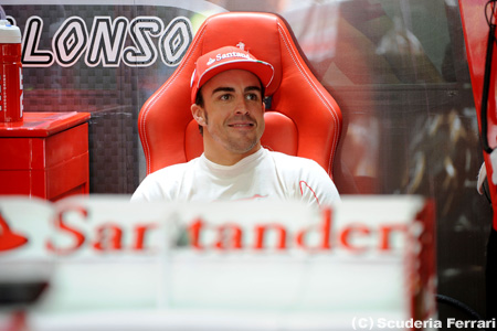 アロンソ、ライコネンのペースに動じず