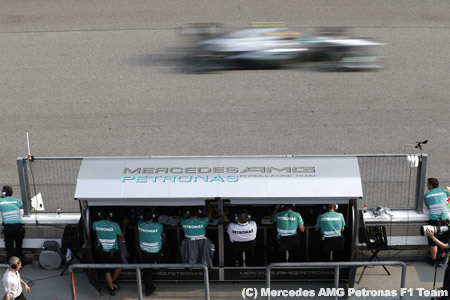 メルセデスAMG首脳、チームオーダーの正当性を主張