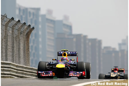 ウェバー「まだタイヤについて学んでいる初期の段階」