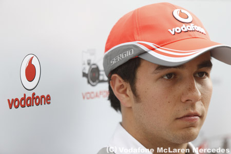 ペレス、チームの集中砲火に「ビックリ」