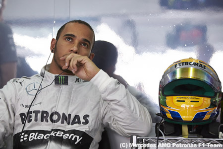 マクラーレン、ハミルトンをピットからつまみ出す