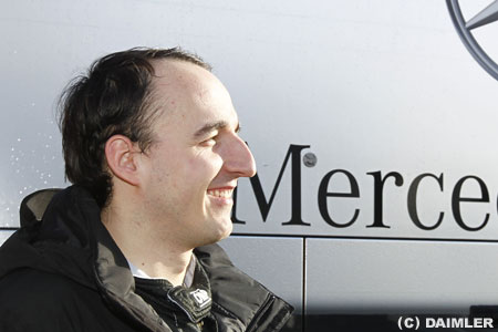 クビサ、メルセデスAMGのF1シミュレーターで極秘テストか