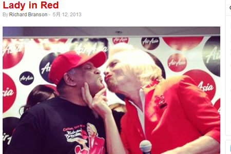 CAコスプレのヴァージン会長がエアアジアCEOとキス？