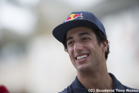 レッドブルのシートを狙うリチャルド、ベッテルは「いい人」