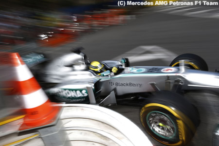 メルセデスAMG、秘密裏にF1タイヤテスト