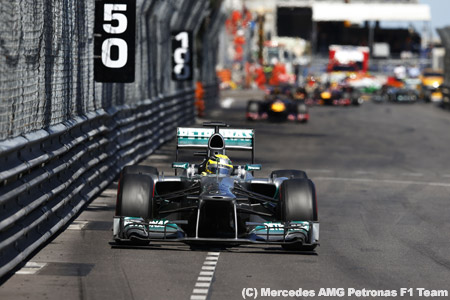 メルセデスAMG、秘密裏のF1タイヤテストで罰則か