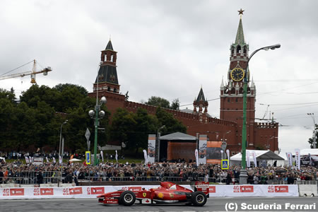 【動画】小林可夢偉、モスクワF1デモラン。クラッシュの瞬間も