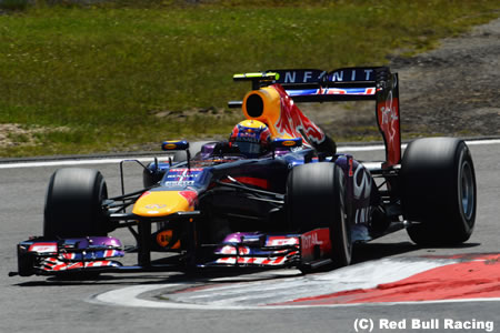 F1タイヤ直撃のカメラマン、ヘリで緊急搬送