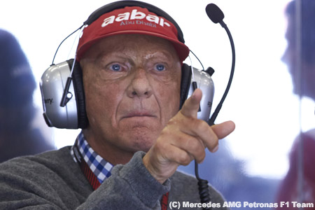 ラウダ、ピットレーンでのヘルメット義務化に異議