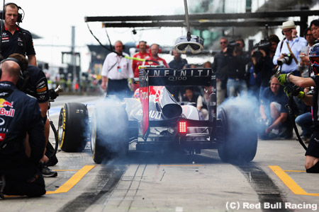 ピットでの最低停止時間導入を検討するF1