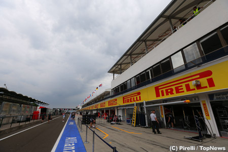 F1ピットレーン、メディアへのヘルメット着用義務は