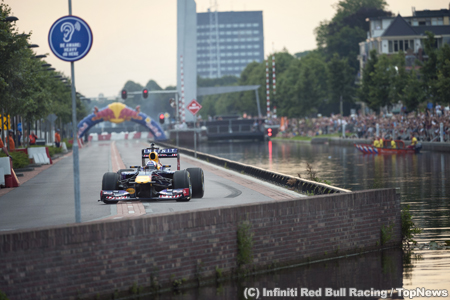 クルサードがオランダでデモ走行、ファンを熱狂の渦へ