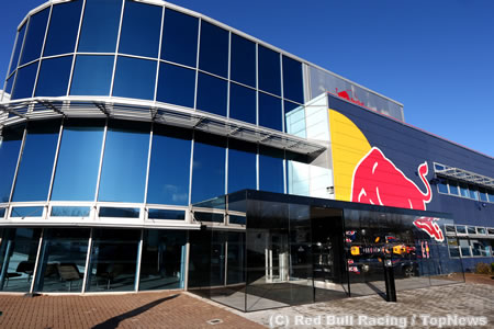 クリスマスも年末年始も働き詰め、F1関係者の夏休み