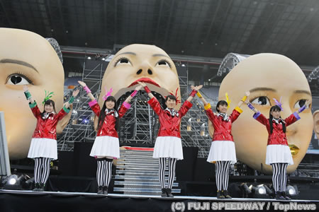 SUPER GT第6戦富士に「ももいろクローバーZ」来場