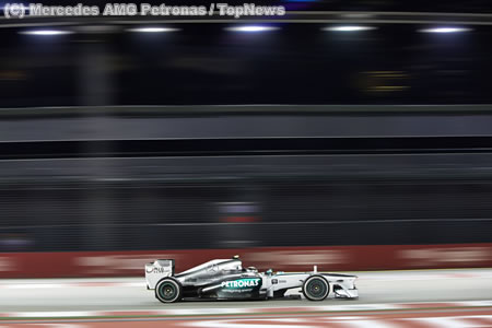 メルセデスAMG、予選最前列を狙う／F1シンガポールGP金曜まとめ