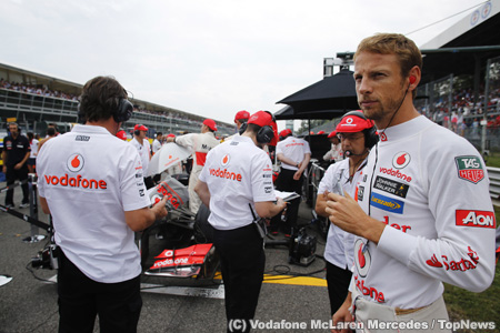 バトン、契約交渉が難航している理由を明かす