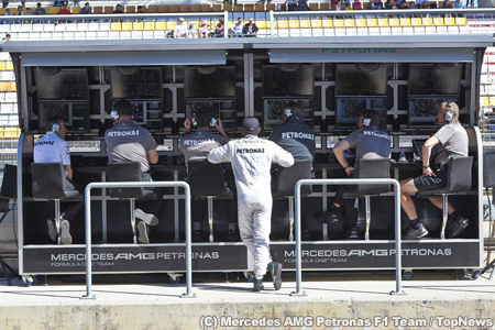 メルセデスAMGの改革を評価するラウダ