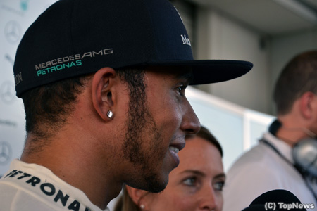 【写真】金曜セッション後のハミルトン＝F1日本GP