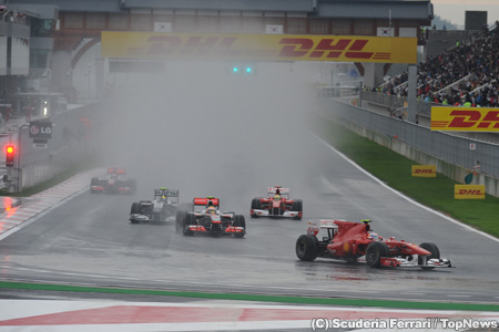 F1韓国GP開幕目前、台風が接近中